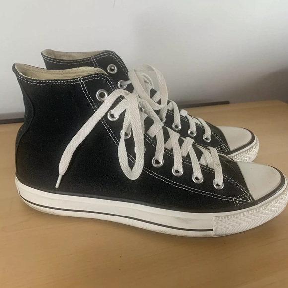 Converse Chuck Taylor’s size 8.5 mens/10.5 womens